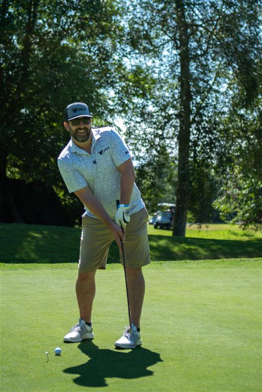 admin_blog_Golfer_2025-06-18 A man tees off on a golf course.