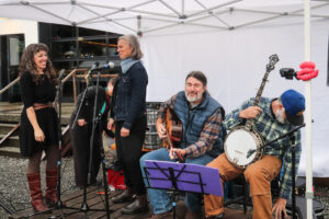A band plays live.